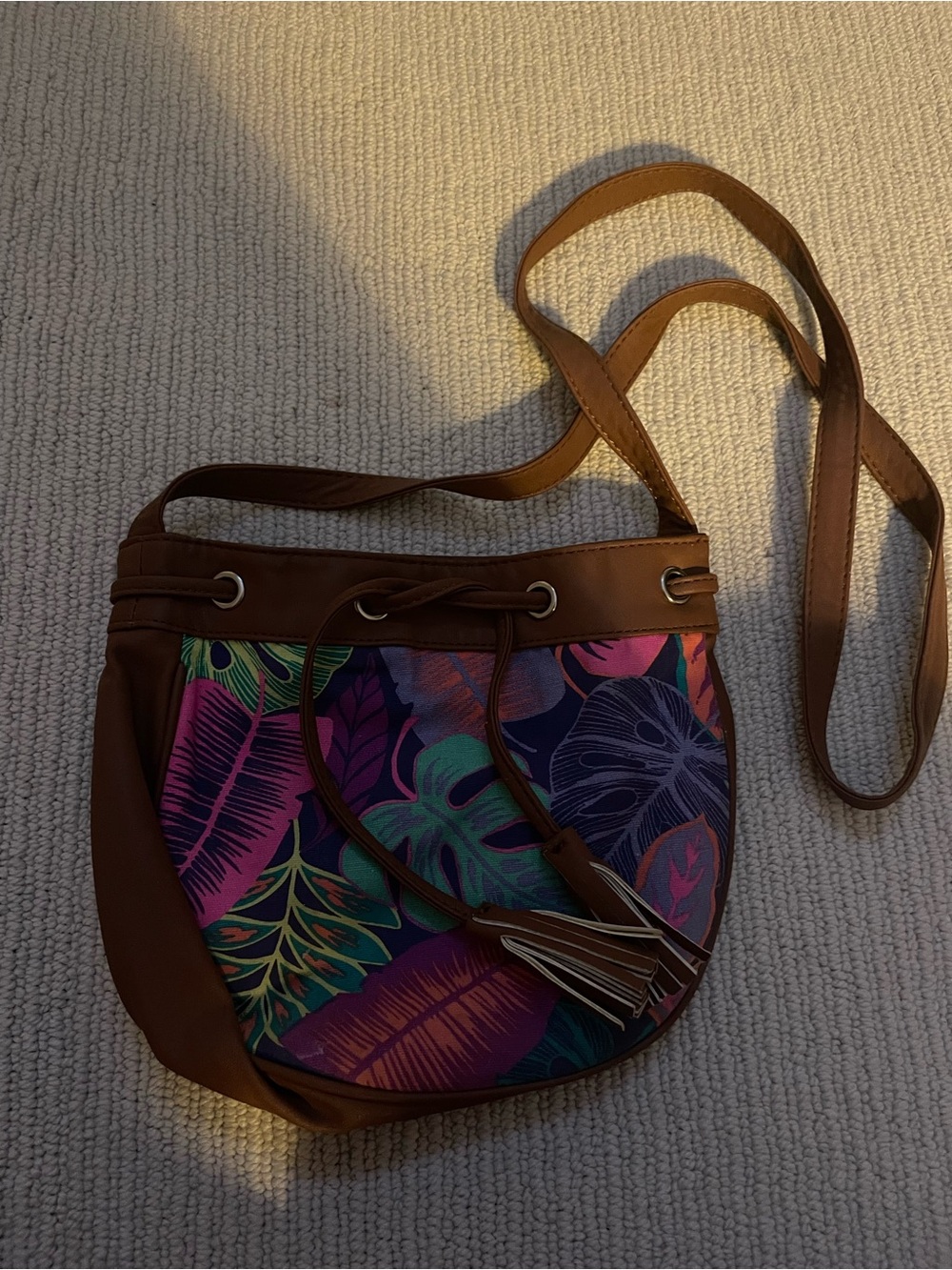 Brown Crossbody Drawstring Bag with Tropical Print c51